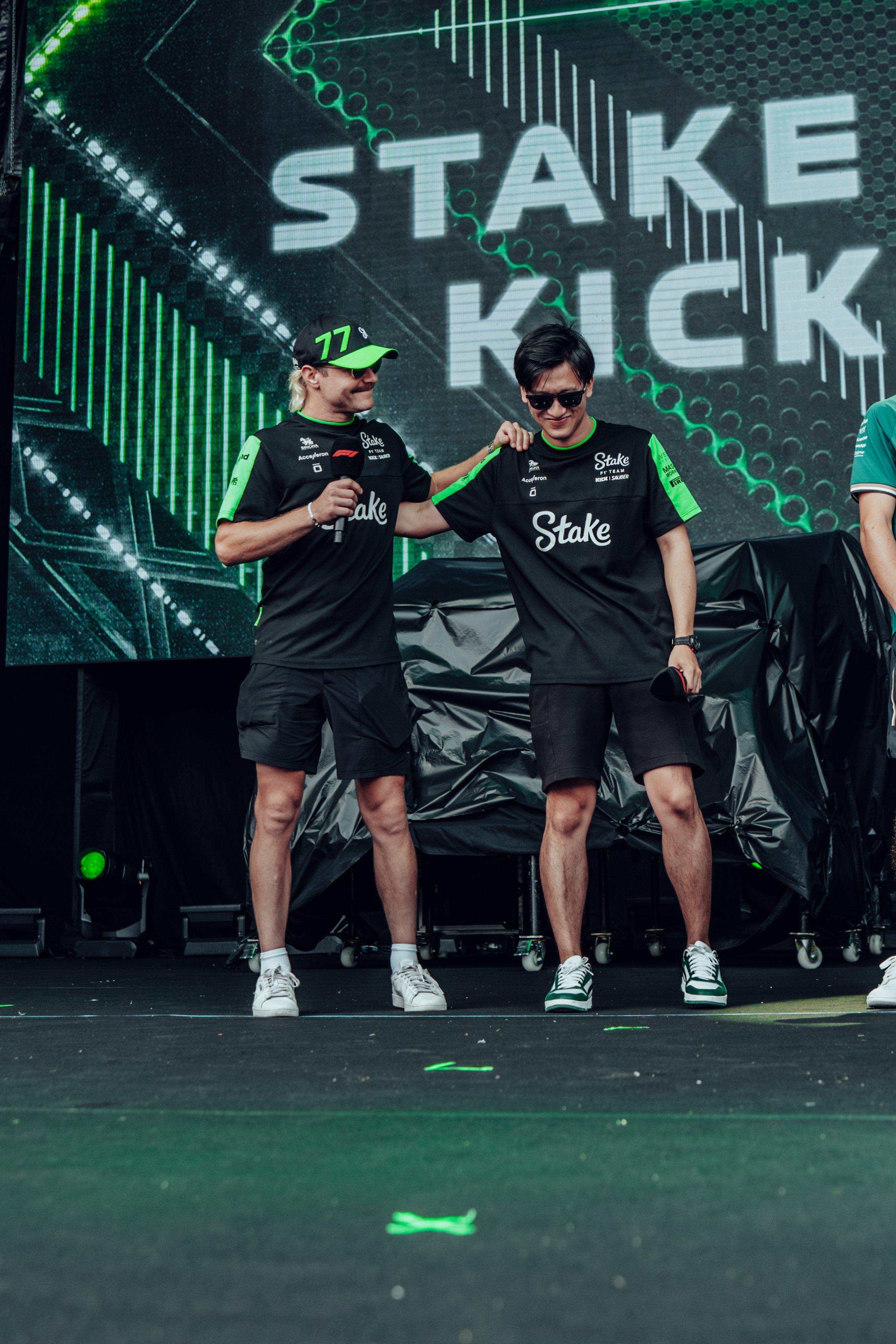 威廉姆斯鏖战索伯车队，周冠宇高光表现