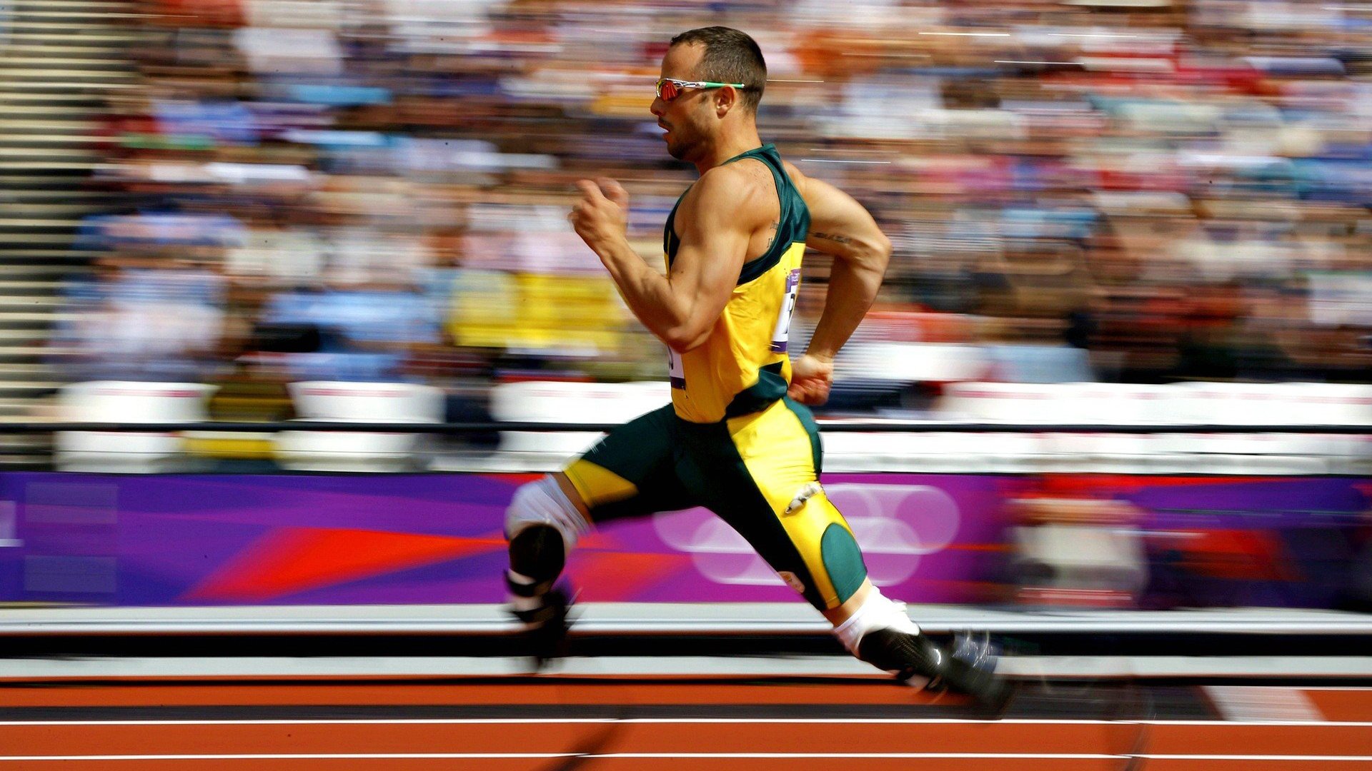 赛道剧本外,阿斯顿马丁的绝对统治与佩雷兹的横空出世