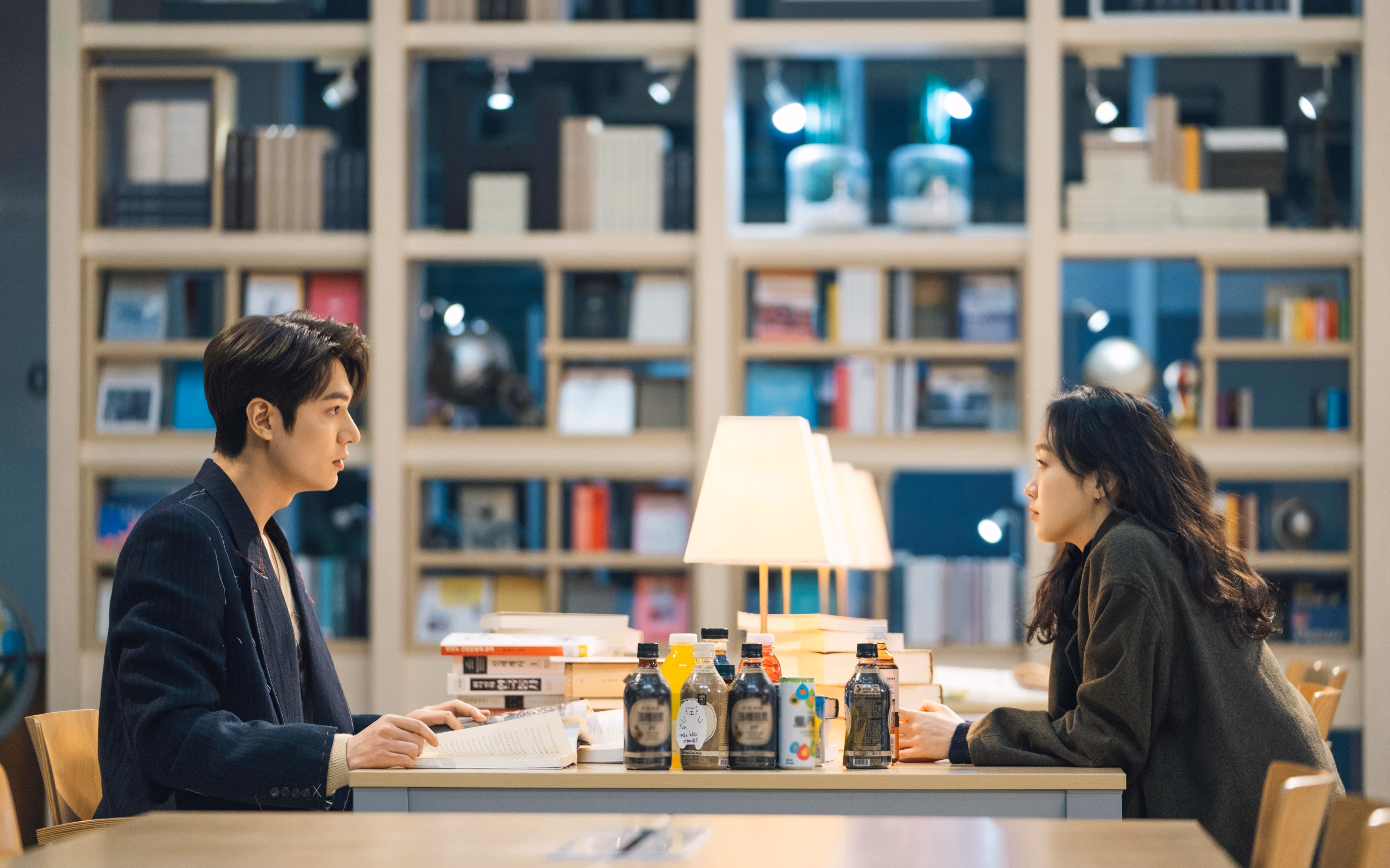 爱游戏APP-赛道逆袭，红牛二队的影子战争与周冠宇的破晓时刻