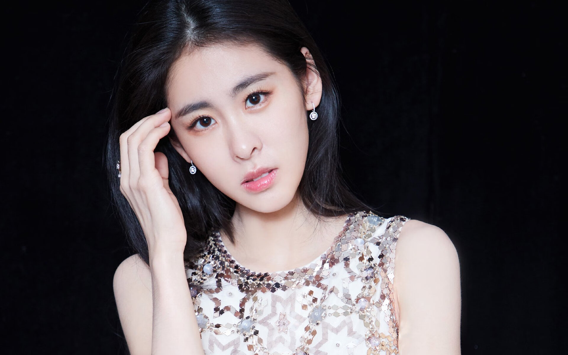 当灰熊撕碎太阳,欧文照亮伯纳乌,体育世界唯一的真相