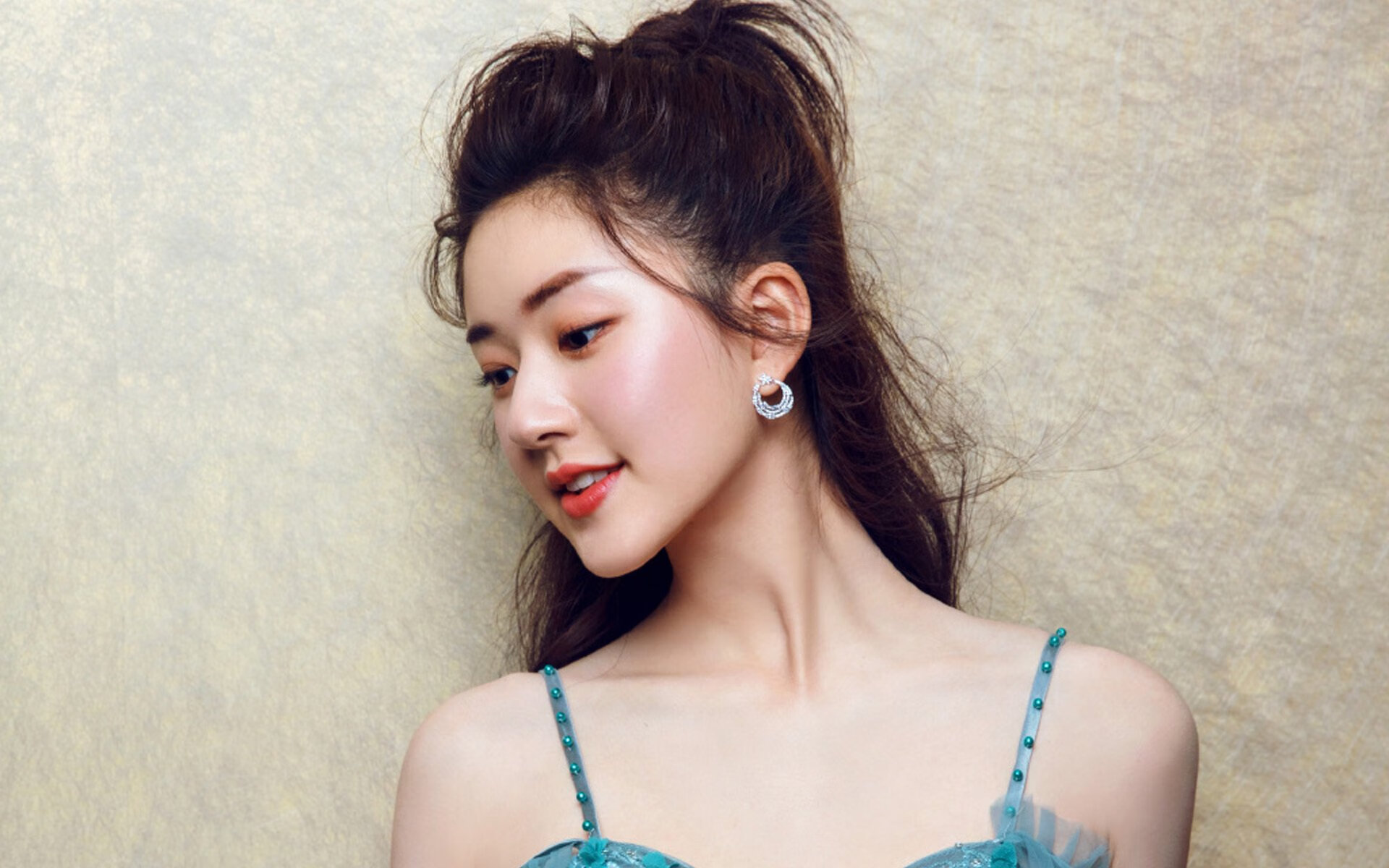 极速双城记，F1巴林风驰电掣启新章，马刺狂飙三分雨轻取步行者