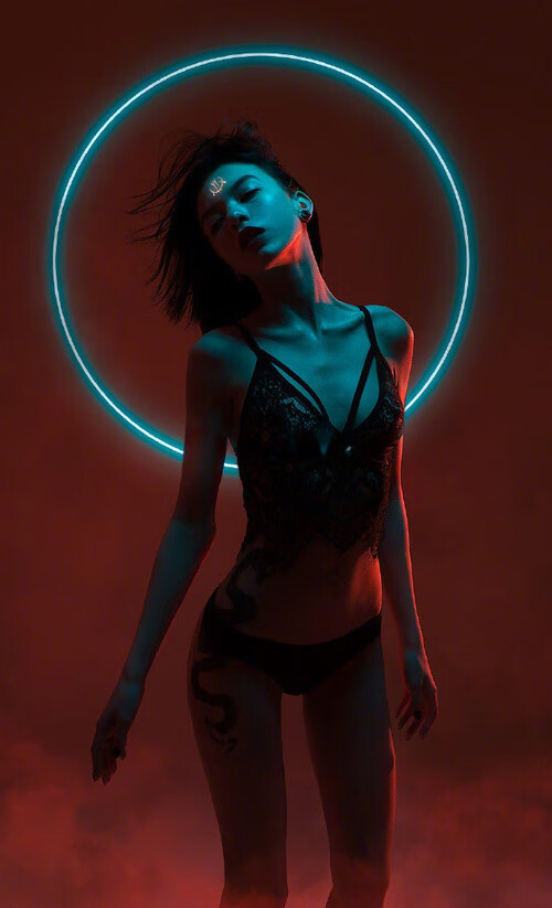 爱游戏官网-卡塞米罗的降维打击，一场比赛，两个战场，与一场横跨大西洋的战术压制