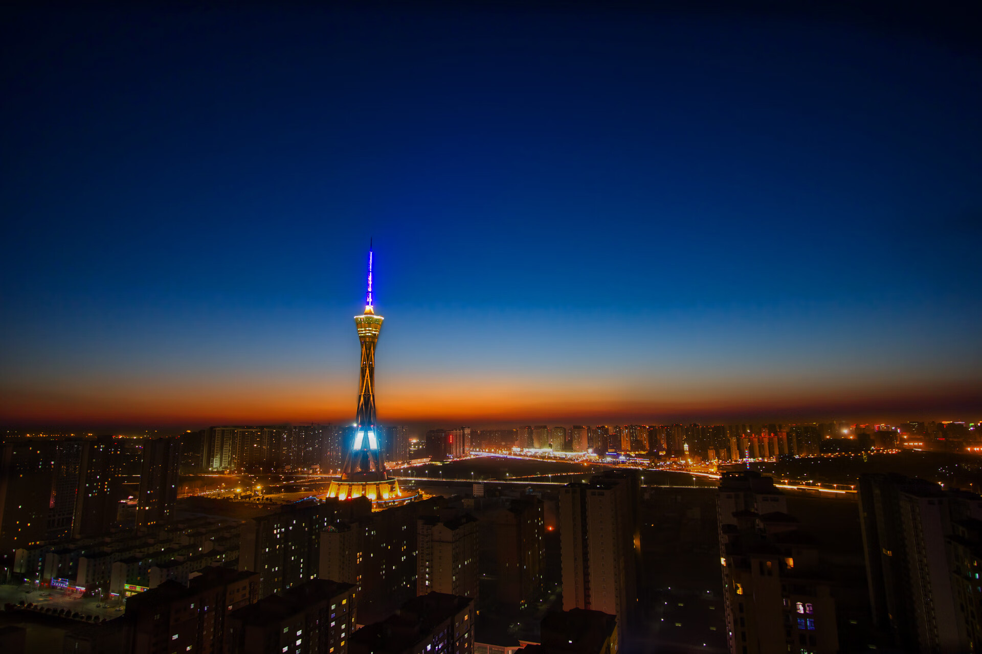 一触定音，迪亚斯的黄金左脚如何撕裂克罗地亚的黄昏