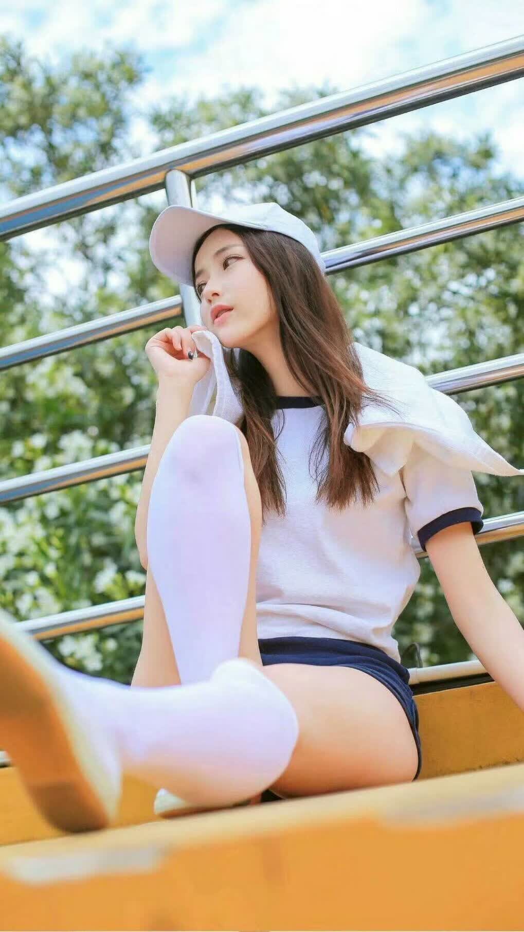沙漠中的雄狮怒吼,喀麦隆临场变阵掀翻伊朗,维尼修斯独造三球闪耀2026世界杯B组对决